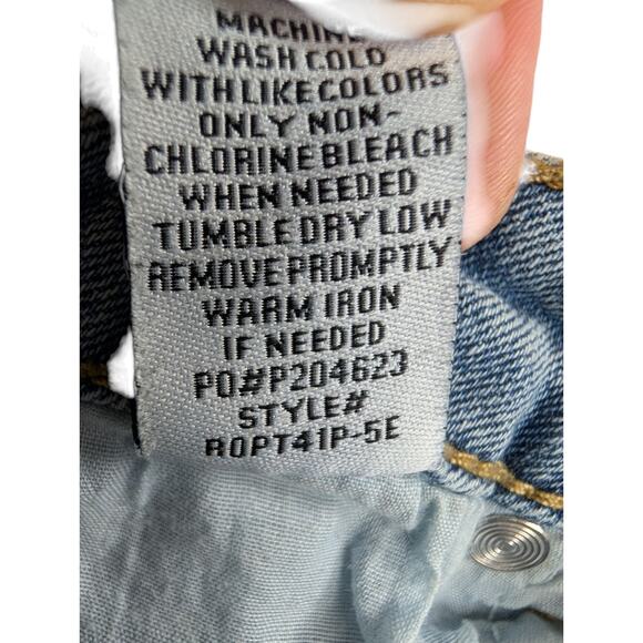 Almost Famous Womens Size 9 Two-Tone Cropped Distressed Raw Hem Jeans - Picture 4 of 9